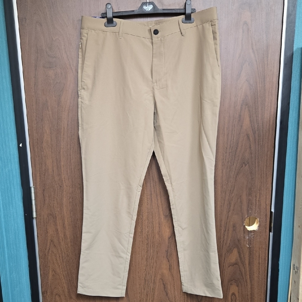 Banana Republic Size 36x30 Beige Lightweight Performance Style Pant